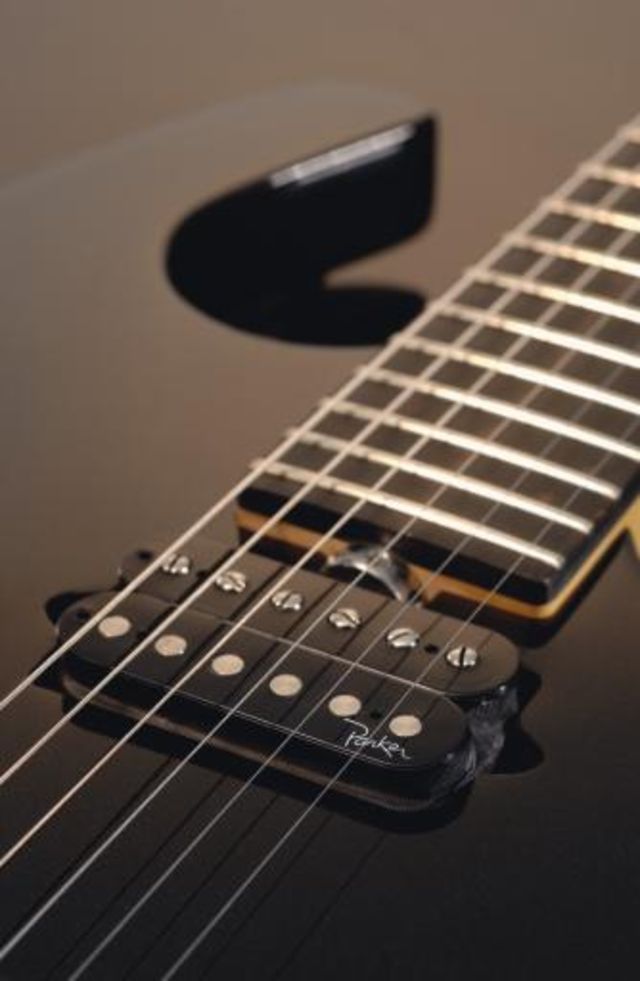 The Stinger humbuckers provide plenty of bite.